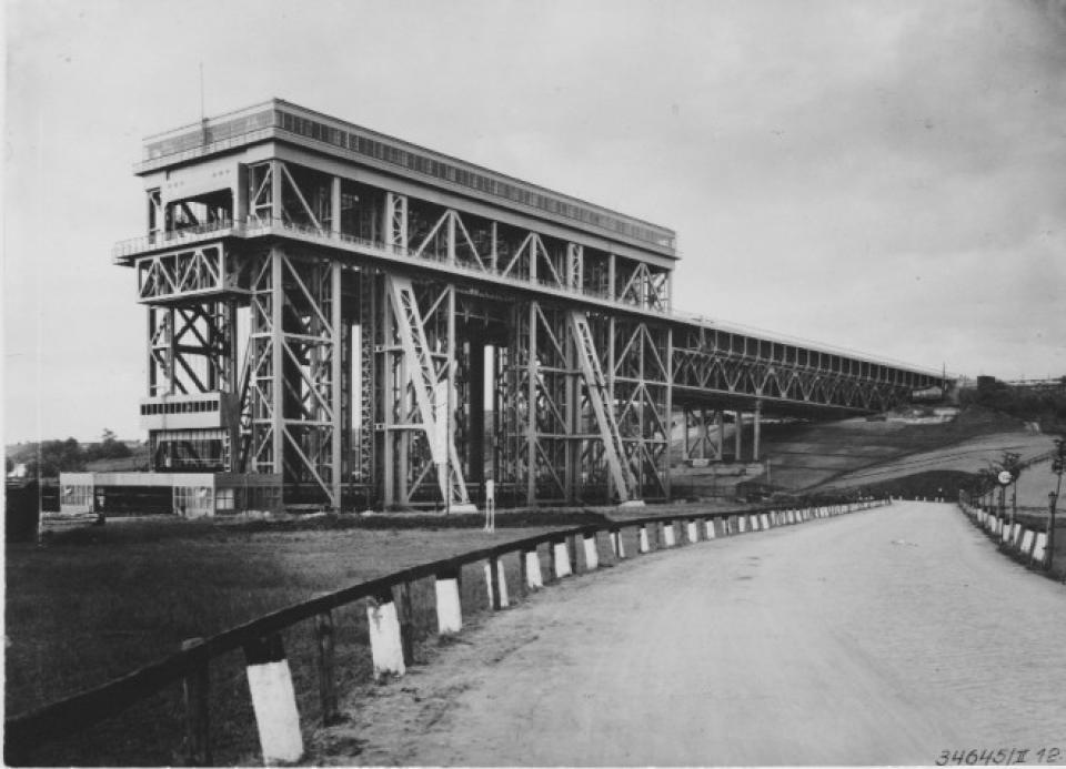 Gesamtansicht vom Schiffshebewerk (Siemens Museum, München) ____
