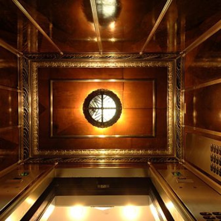 Deckenansicht einer der Fahrstuhlkabinen im Chrysler Building____