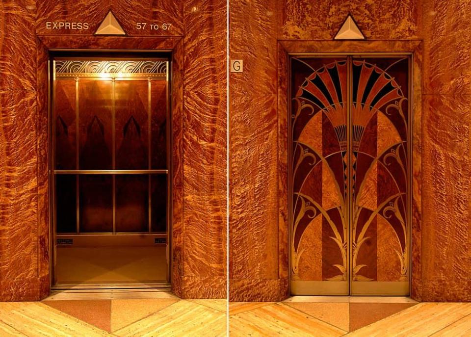 Auszug aus dem Buch: Die gedämpft ausgeleuchtete Lobby des Chrysler Building ist aufwendig mit Art Deco-Motiven dekoriert. Besonders sehenswert sind die Türen der 32 Fahrstuhlkabinen, die mit kostbarstem Furnierholz verschalt und von aufwendigen Intarsien gekennzeichnet sind. Mit ihrer Steiggeschwindigkeit von 300 Metern pro Minute waren die Fahrstühle zum Zeitpunkt der Fertigstellung die schnellsten der Welt.____