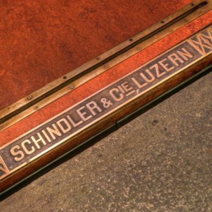 Der mutmaßlich älteste Schindler-Aufzug der Welt fährt am Hirschgraben 33b____