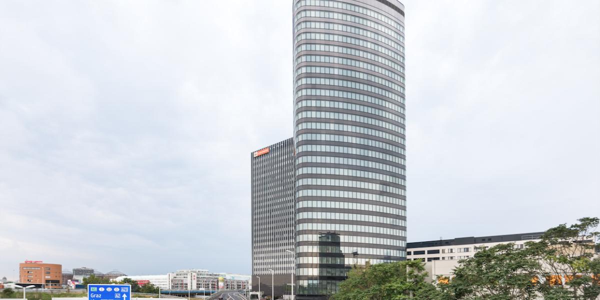 ORBI Tower in Wien an der Autobahn Foto: www.pierer.net via v2com ORBI Tower in Wien an der Autobahn
