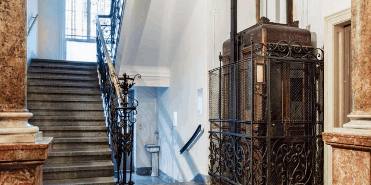 Fahrstuhl der Firma Freissler von 1910 in einem Wohnhaus des 8. Bezirks. © Wiener Aufzugmuseum