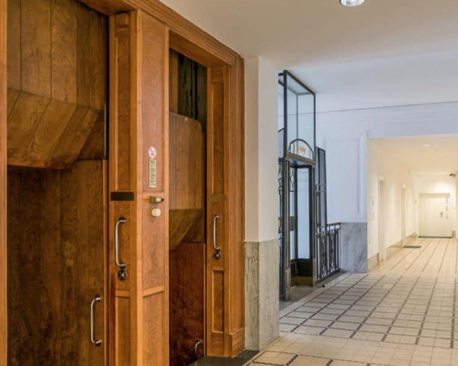 Paternoster der Firma Freissler im Trattnerhof, 1. Bezirk. © Wiener Aufzugsmuseum. ____