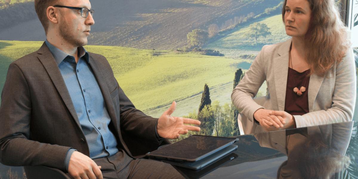 BIM Koordinator Matthias Wittmann der HOCHTIEF Building GmbH Berlin, Anna Merkler, Prozessmanagerin Digitales Planen und Bauen Schindler