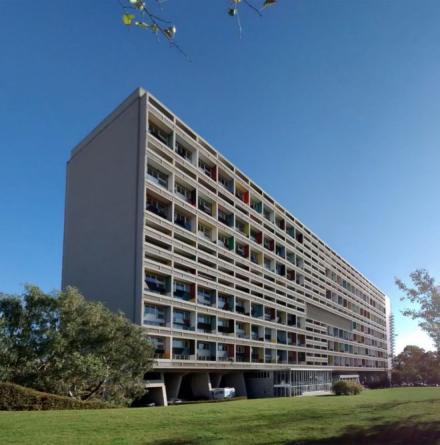 Das Corbusier Haus in Berlin beherbergt 530 Wohnungen. © Wikimedia/ Gunnar Klack