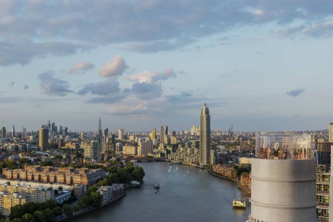 Blick über London mit Fluss in der Mitte