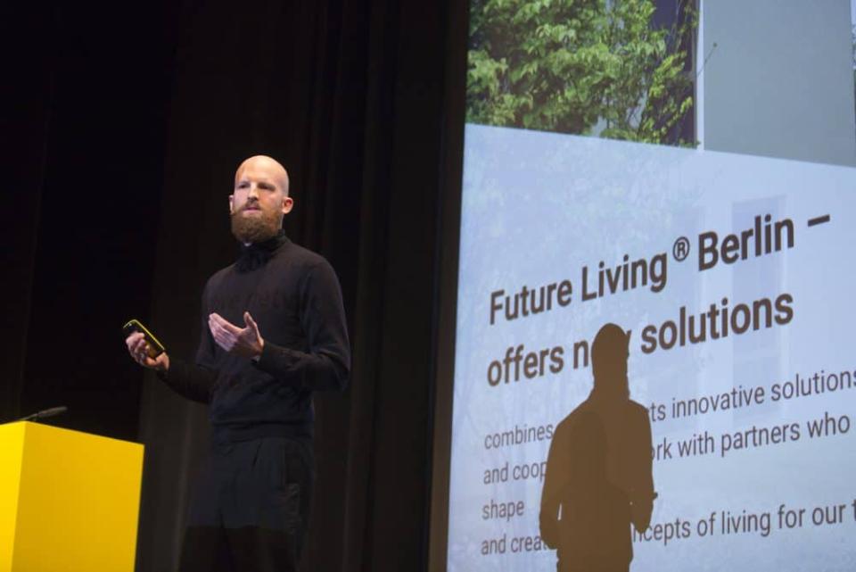 Sven Schmittbüttner von der Unternehmensgruppe Krebs gab einen kurzen Einblick in das digitale Stadtquartier Future Living Berlin. ____