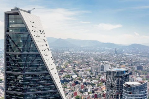 Der prämierte Torre Reforma im urbanen Kontext von Mexico-City. © Moritz Bernoully