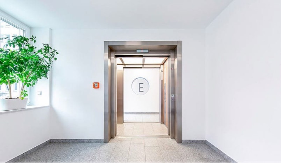 Geräumiger Aufzug mit Erweiterungspotenzial. Quelle: Schindler  ____