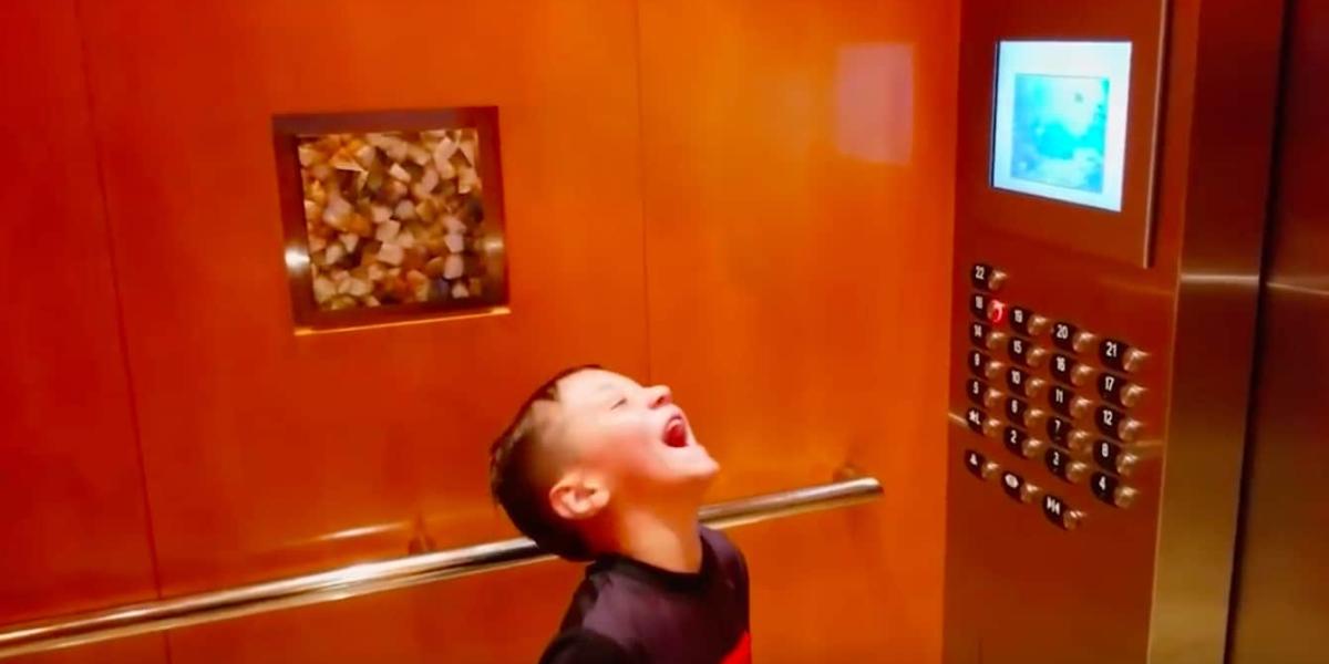 Der Aufzug als Party- und Spassgefährt. Quelle: Youtube