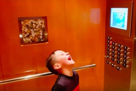 Der Aufzug als Party- und Spassgefährt. Quelle: Youtube