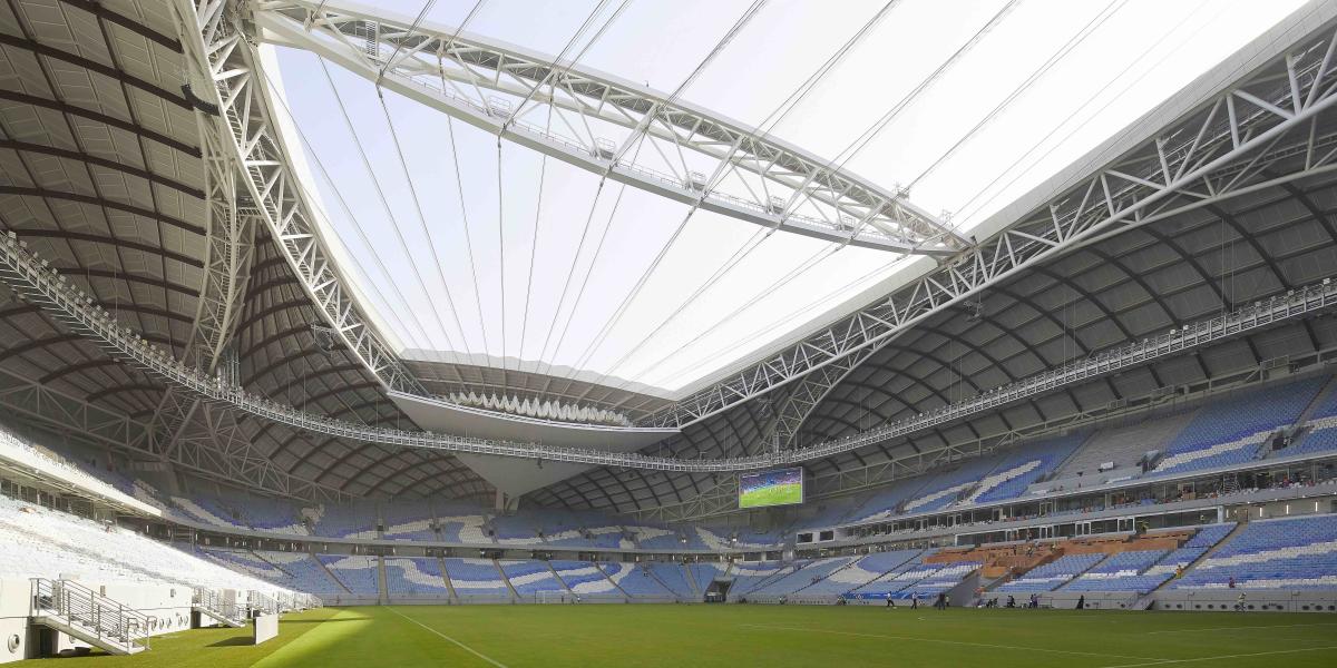 Hightech und Fachwerk: Das neu gebaute Al-Janoub-Stadion in Al-Wakhra. © Hufton+Crow
