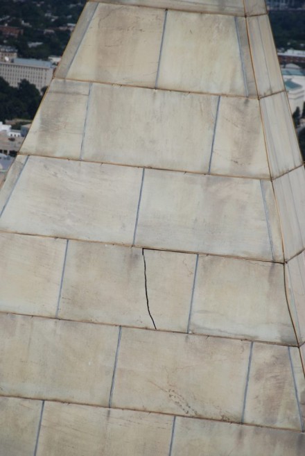 Riss Im Washington Monument nach einem Erdebeben