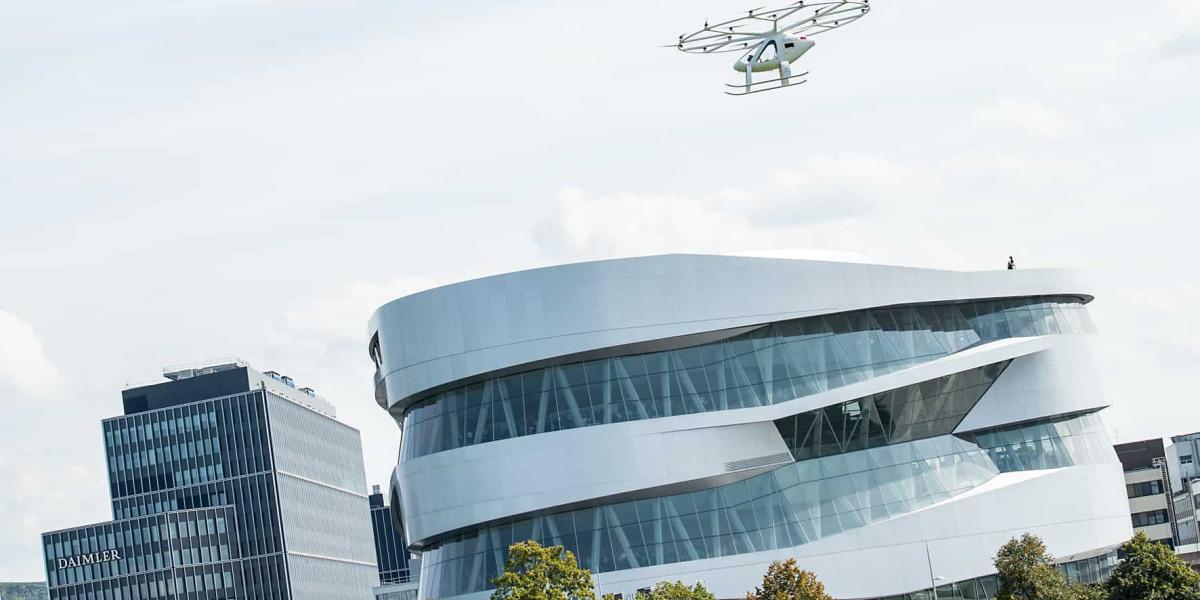 Fluxtaxi über Gebäude