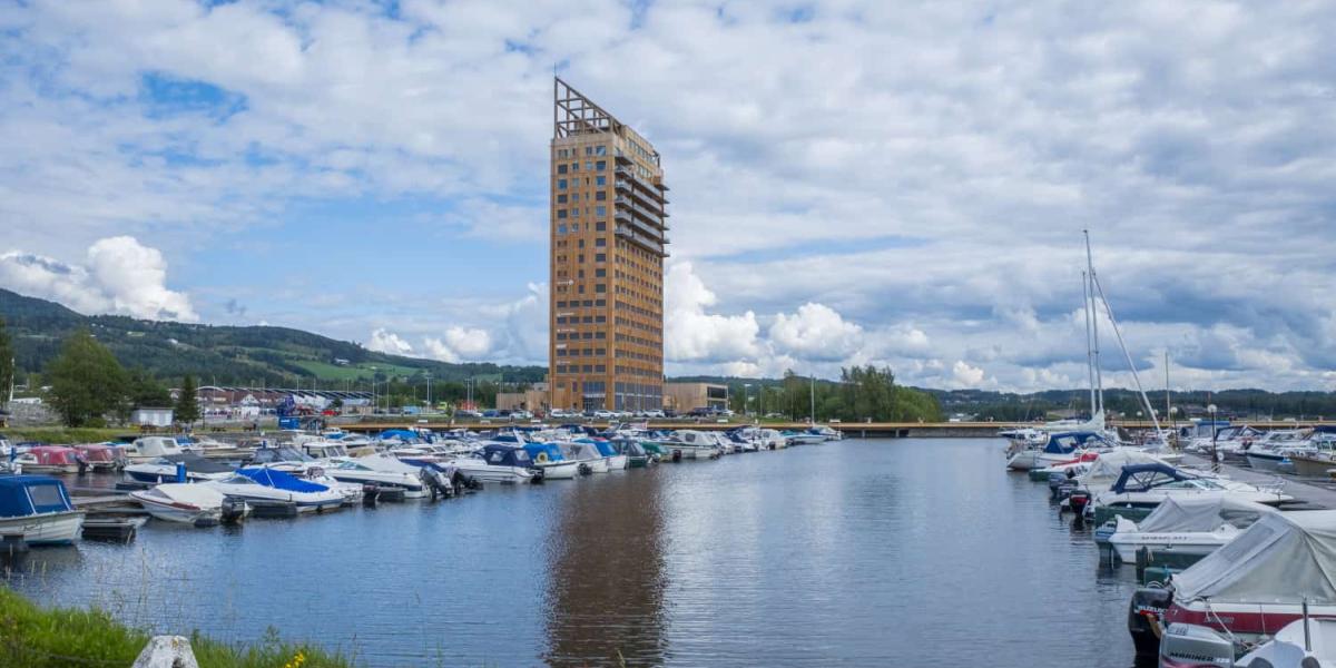 Seit März 2019 in Betrieb: Der Mjøstårnet in Norwegen. Quelle: MoelvenSeit März 2019 in Betrieb: Der Mjøstårnet in Norwegen. Quelle: Moelven