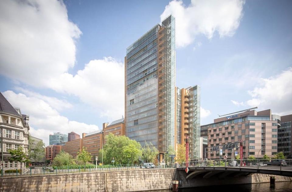 Das C1-Hochhaus von Norden vom Landwehrkanal aus. Quelle: Schindler ____