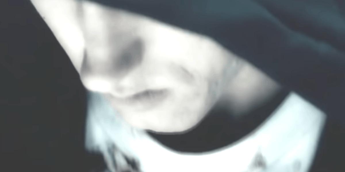 Eminem im Hoodie