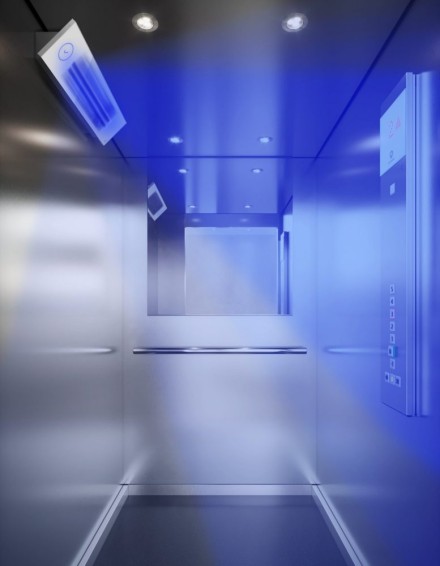 UV-C-Licht zur Neutralisierung von Keimen und Viren: Die Schindler CleanMobilty Produkte sorgen für zeitgemäße Hygiene im Aufzug. Foto: Schindler 