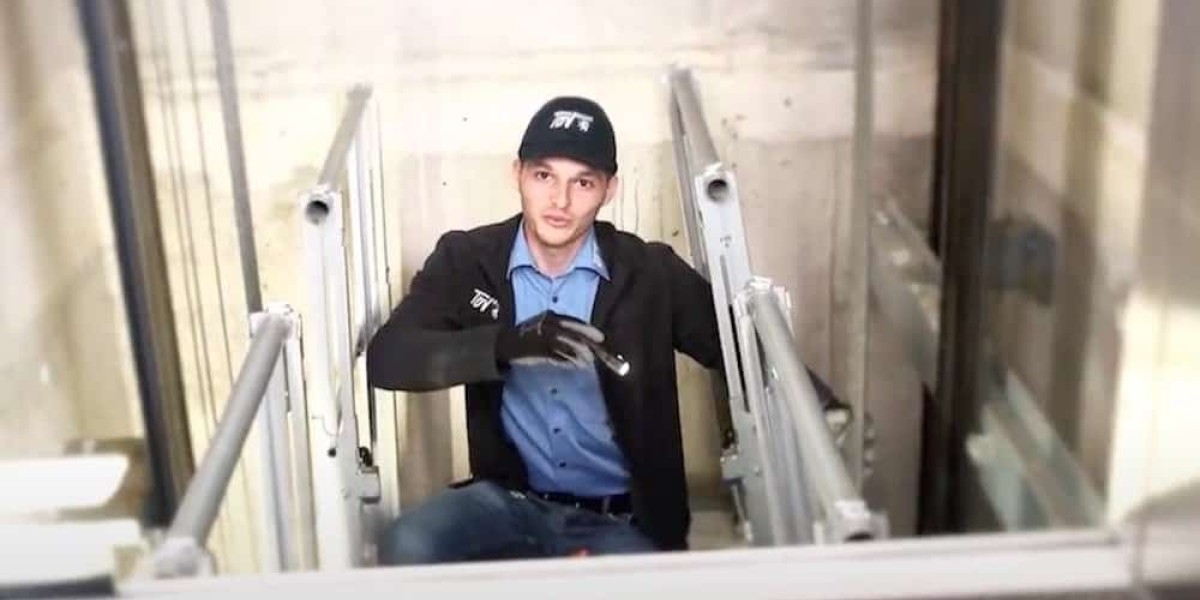 Als Aufzugssachverständiger im Schacht. © Youtube