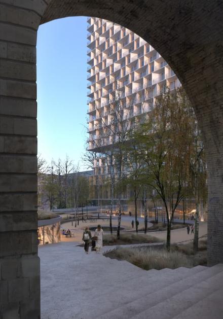 Blick aus der nahen Bahnunterführung auf den Platz vor dem Tilia-Tower, wie er künftig aussehen könnte. ©3XN/Tilia Tower/3XN-IttenBrechbuehl