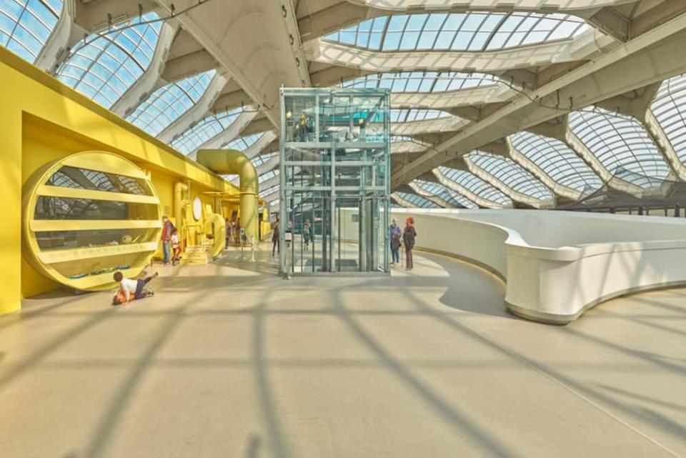 Bis unter das Dach des Biodomes zieht sich die Haus, die die Ausstellungen umschließt. © V2-com/Kanva ____