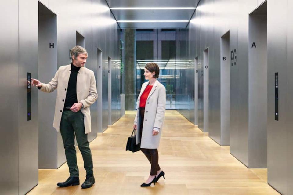 Besucher, Bewohner und Angestellte haben unterschiedliche Ansprüche an die vertikale Mobilität. © Schindler ____