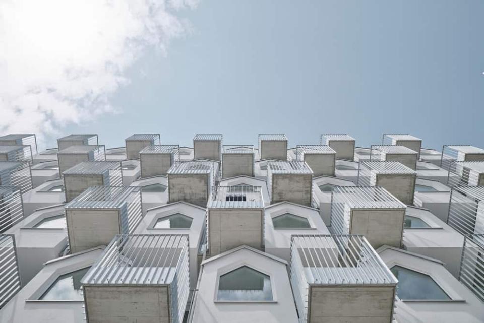 Erker und Balkon sorgen für eine auffällige Fassade. Quelle: v2com/David Schreyer  ____