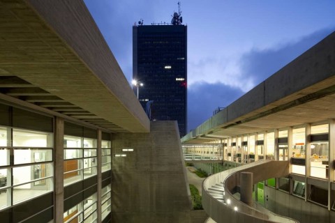Der Niemeyer-Turm der Uni-Haifa: Er ist von vielen Orten rund um die Hafenstadt aus zu sehen. © v2com/Amit Geron