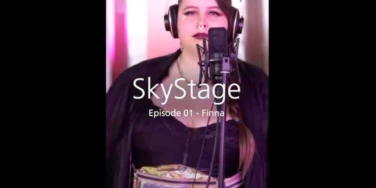 Vorhang auf für die Schindler SkyStage: Die Rapperin Finna performt im Aufzug. Quelle: Youtube