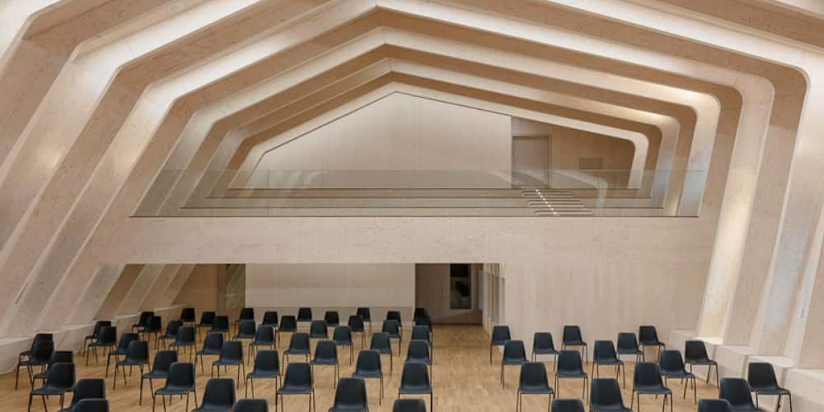 Innenraum der Metropolitan School Berlin von Sauerbruch Hutton. Quelle: Holzbau Deutschland/Jan Bitter