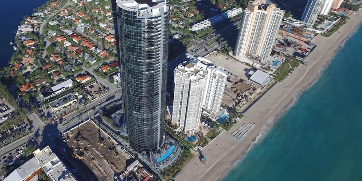 Der Porsche Design Tower in Miami verfügt über einen Autoaufzug, um seinen Porsche mit in die Wohnung zu nehmen. Oder seinen Lamborghini. Foto: 2021 Dr. Ing. h.c. F. Porsche AG