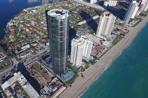 Der Porsche Design Tower in Miami verfügt über einen Autoaufzug, um seinen Porsche mit in die Wohnung zu nehmen. Oder seinen Lamborghini. Foto: 2021 Dr. Ing. h.c. F. Porsche AG