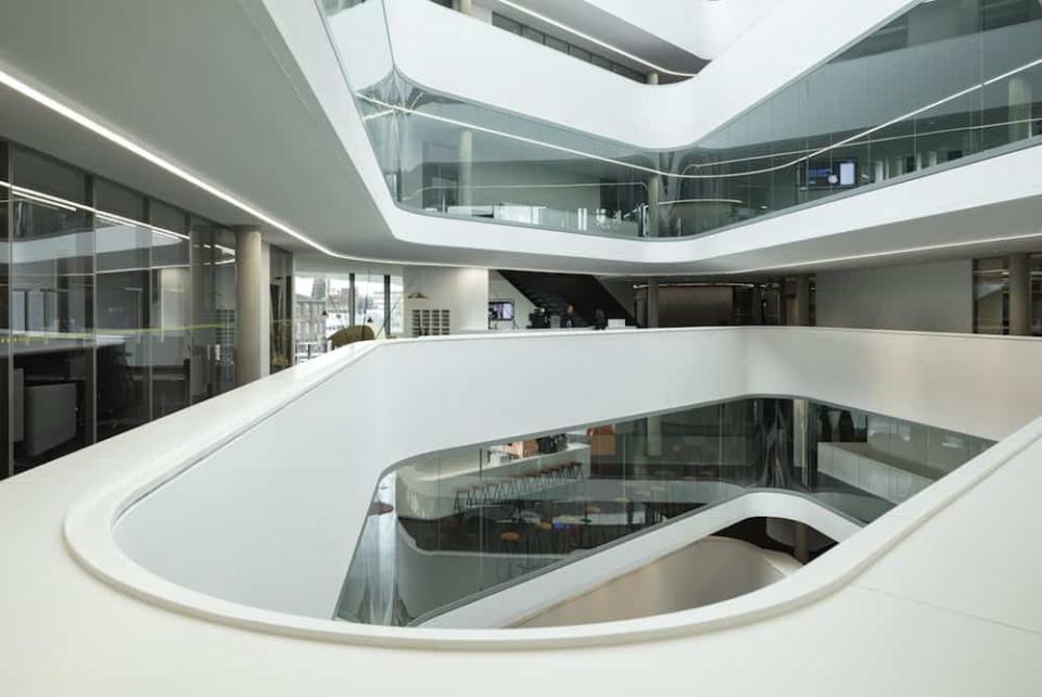 Licht und Transparenz im Covestro Headquarter. Quelle: Henn/HGEsch____