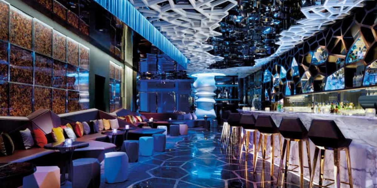 Die OZONE Rooftop Bar im 118. Stockwerk des Ritz Carlton Hotel in Hongkong ist die höchste Bar der Welt. Foto: OZONE Rooftop Bar