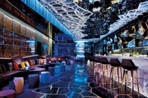 Die OZONE Rooftop Bar im 118. Stockwerk des Ritz Carlton Hotel in Hongkong ist die höchste Bar der Welt. Foto: OZONE Rooftop Bar